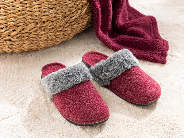 Pureness Slippers 36