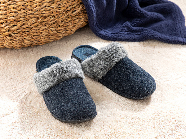 Pureness Slippers 37