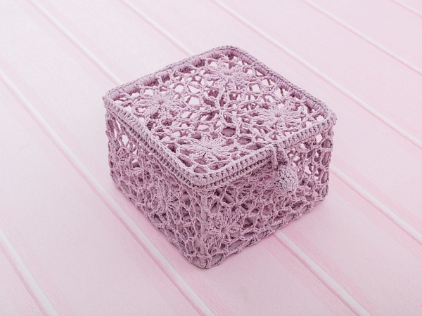 Daisy Scroll Basket 13.5x13.5x8.5