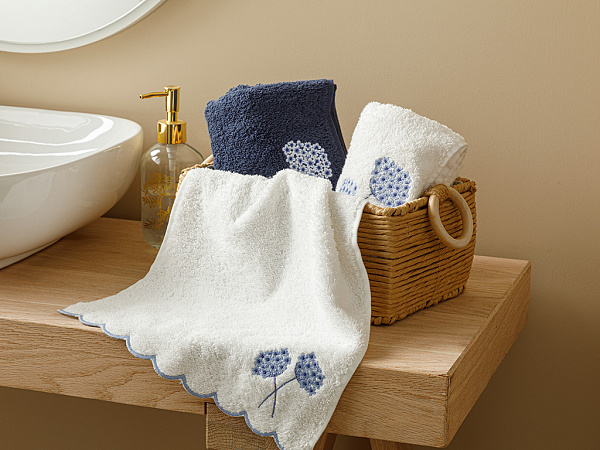 Hyrangea Bouquet Hand towel cotton 30х45 см